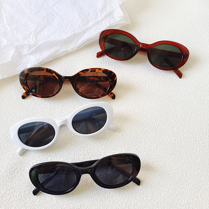 Óculos de Sol Ovais Pequenos V - Vintage Outdoor Fashion avaliação e preço